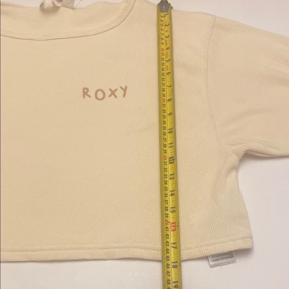 Roxy Cream Crop Top with Floral Accents - Picture 4 of 6